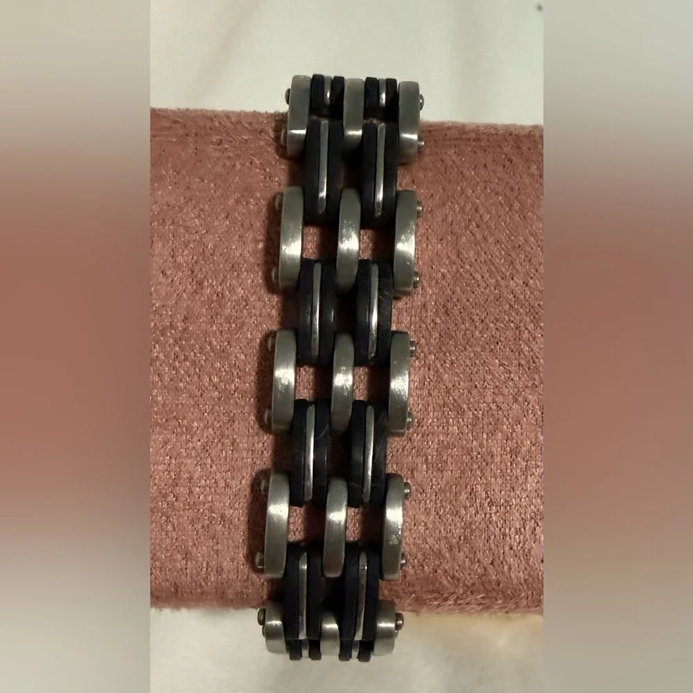Bracelet Men’s Silpada Vintage Stainless Steal and black chain link!
